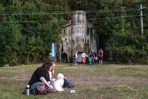 Фото-репортаж: Живая музыка и экскурсии: как прошел Музыкальный пикник на Владивостокской крепости