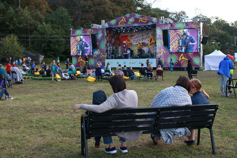 Фото-репортаж: Живая музыка и экскурсии: как прошел Музыкальный пикник на Владивостокской крепости