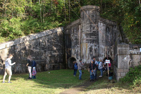 Фото-репортаж: Живая музыка и экскурсии: как прошел Музыкальный пикник на Владивостокской крепости
