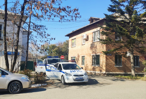 Фото-репортаж: «Что в мешках - неизвестно»: Власти Приморья не знают, какой яд привезли с Восточного