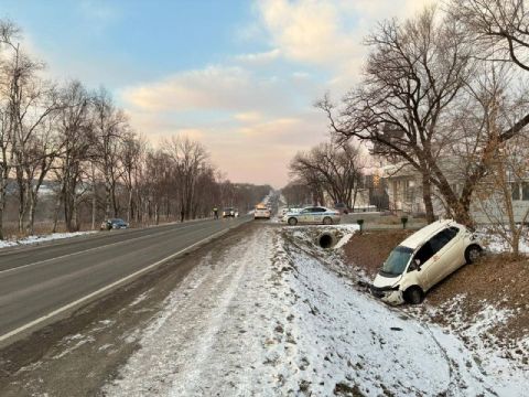 Фото-репортаж: Полиция Приморья разыскала водителя, сбежавшего с места ДТП и бросившего там машину