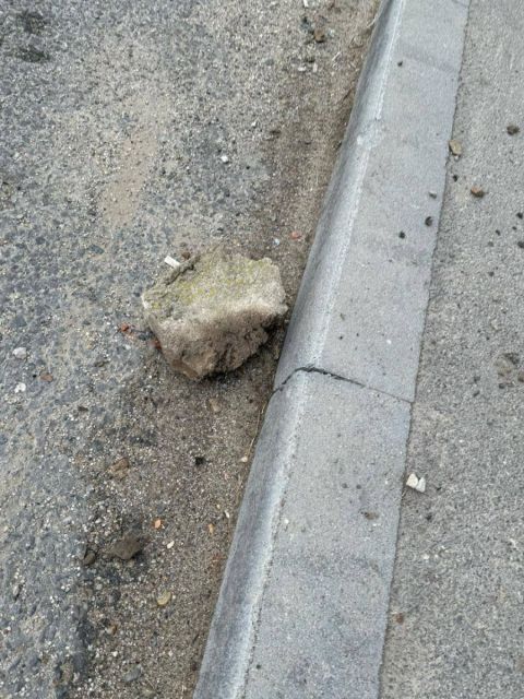 Фото-репортаж: Аварийная стена может упасть на головы пешеходам во Владивостоке