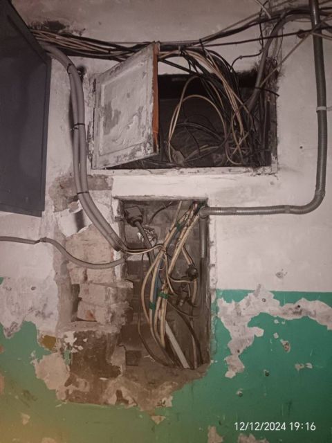 Фото-репортаж: Толпа мигрантов в подвале и липовые подписи: на беспредел УК жалуются владивостокцы