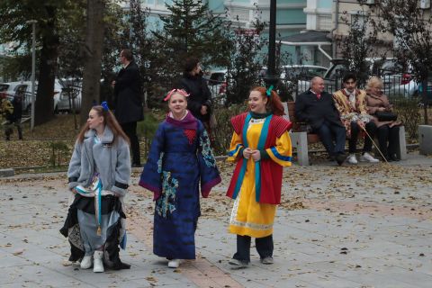 Фото-репортаж: Эх, ещё бы режиссуру: фотоотчёт с перформанса в честь 90-летия театра Горького