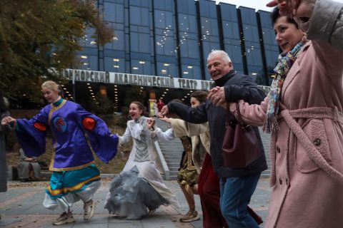 Фото-репортаж: Эх, ещё бы режиссуру: фотоотчёт с перформанса в честь 90-летия театра Горького