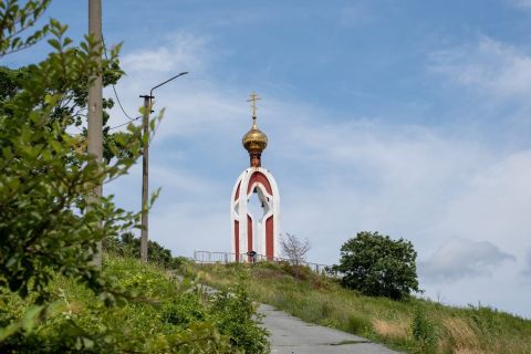 Фото-репортаж: Новый купол поднимется над звонницей рядом с памятником «Скорбящая мать»