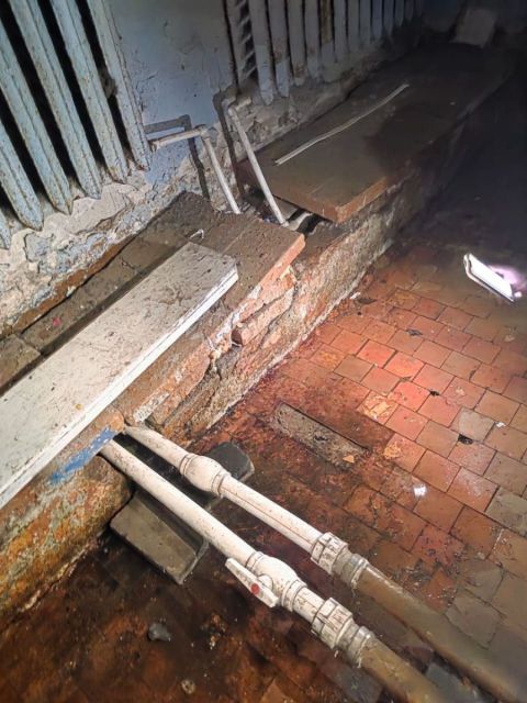 Фото-репортаж: Школа Владивостока, получившая имя Героя СВО, стремительно ветшает изнутри