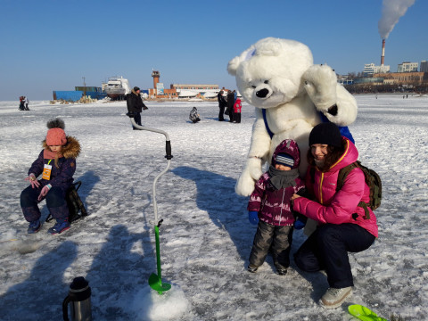 Фото-репортаж: Во Владивостоке жители вышли на «Народную рыбалку»