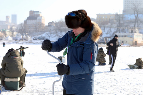 Фото-репортаж: Во Владивостоке жители вышли на «Народную рыбалку»