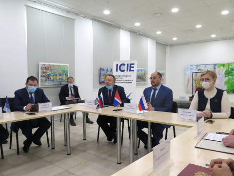 Фото-репортаж: Цифровая платформа ЗаБизнес.рф закреплена в Приморском крае многосторонним соглашением