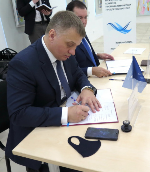 Фото-репортаж: Цифровая платформа ЗаБизнес.рф закреплена в Приморском крае многосторонним соглашением