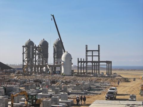 Фото-репортаж: Больше 30 единиц оборудования установлено на стройплощадке НЗМУ