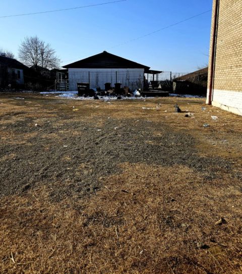 Фото-репортаж: Несуществующее отсутствие проезда мешает подрядчику ПЭО вывозить мусор с территории сельской школы