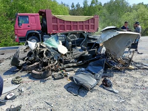 Фото-репортаж: Неудачный обгон на федеральной трассе стоил жизни двум приморцам