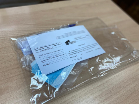 Фото-репортаж: Губернатор Приморья Олег Кожемяко принял участие в голосовании по поводу поправок в Конституцию