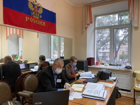 Фото-репортаж: Губернатор Приморья Олег Кожемяко принял участие в голосовании по поводу поправок в Конституцию