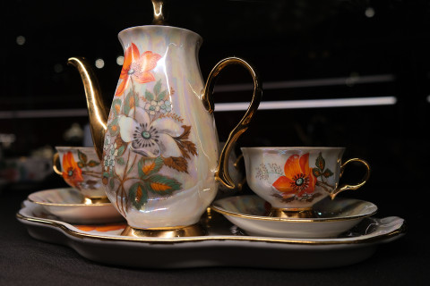 Фото-репортаж: Господин Фарфор: Элегантная выставка открыта в Музее истории Дальнего Востока