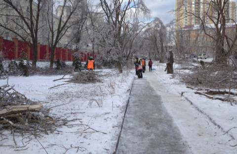 Фото-репортаж: Владивосток продолжают приводить в порядок после стихии