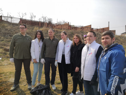 Фото-репортаж: Единороссы очистили морскую акваторию и еще 56 общественных пространств во Владивостоке