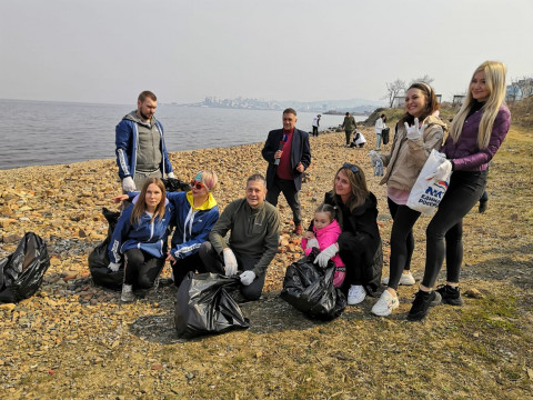 Фото-репортаж: Единороссы очистили морскую акваторию и еще 56 общественных пространств во Владивостоке