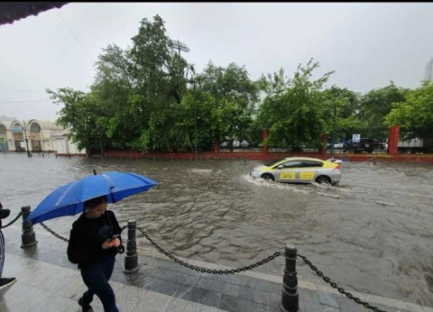 Фото-репортаж: Город плывет: Ливень снова затопил дороги Владивостока