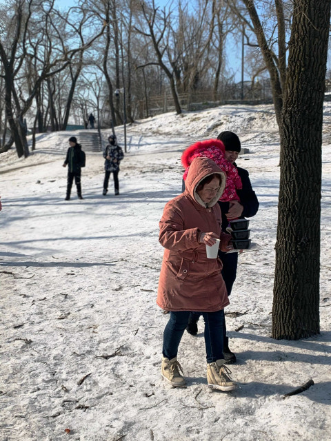Фото-репортаж: Полевые кухни продолжают работать во Владивостоке