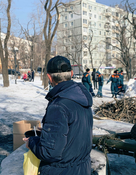 Фото-репортаж: Полевые кухни продолжают работать во Владивостоке