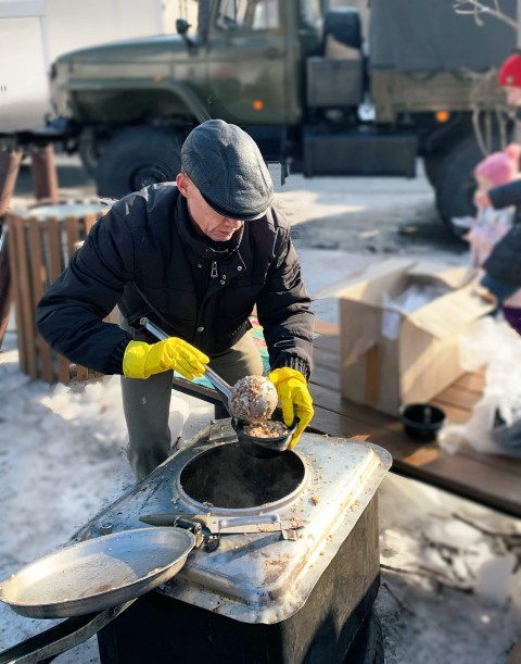 Фото-репортаж: Полевые кухни продолжают работать во Владивостоке