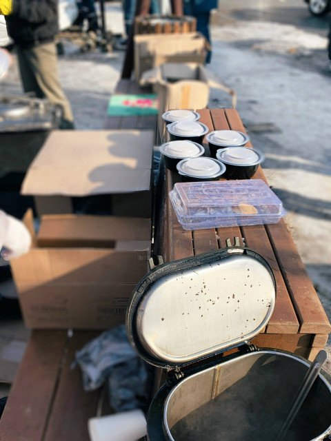 Фото-репортаж: Полевые кухни продолжают работать во Владивостоке