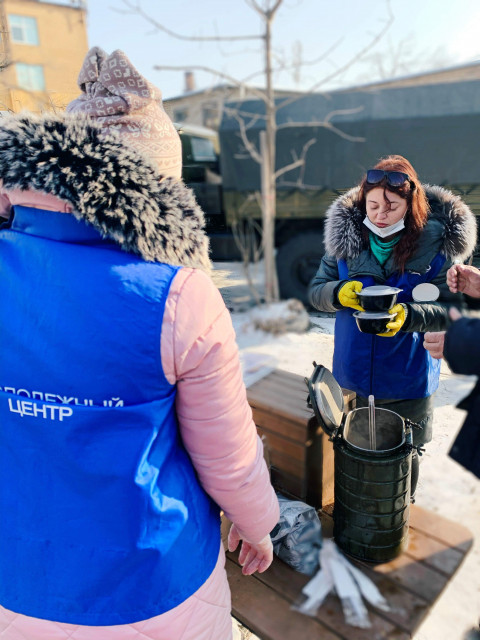 Фото-репортаж: Полевые кухни продолжают работать во Владивостоке