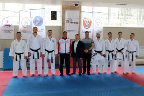 Фото-репортаж: Президент Федерации каратэ встретился с министром спорта Приморья