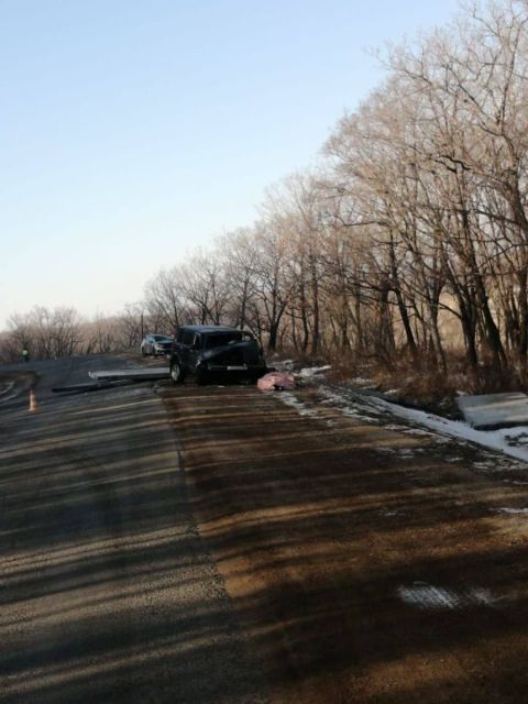 Фото-репортаж: Бетонные плиты выпали из грузовика на легковые автомобили во время движения в Приморье (ОБНОВЛЕНО)