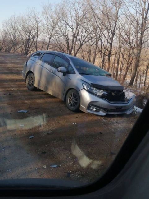 Фото-репортаж: Бетонные плиты выпали из грузовика на легковые автомобили во время движения в Приморье (ОБНОВЛЕНО)