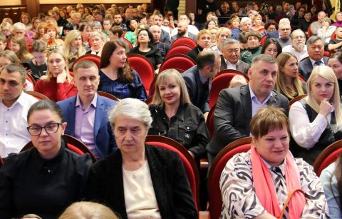 Фото-репортаж: Сергей Цой наградил приморских корабелов за добросовестный труд