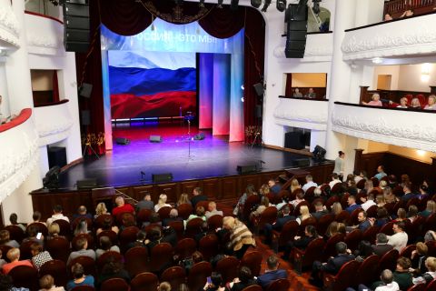 Фото-репортаж: Сергей Цой наградил приморских корабелов за добросовестный труд