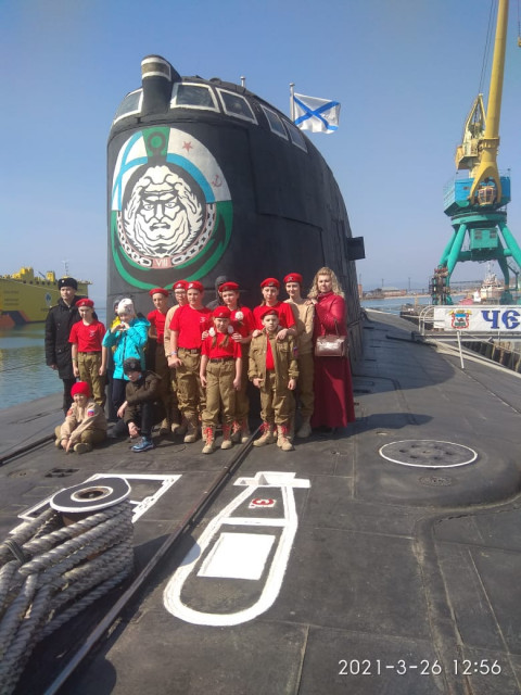 Фото-репортаж: Приморским юнармейцам провели экскурсию по подводной лодке