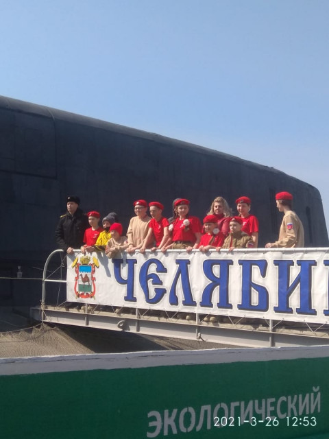 Фото-репортаж: Приморским юнармейцам провели экскурсию по подводной лодке