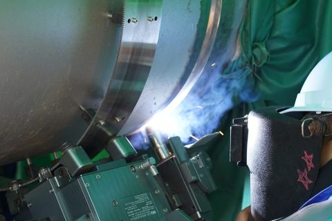 Фото-репортаж: НЗМУ приступил к сварке технологических трубопроводов