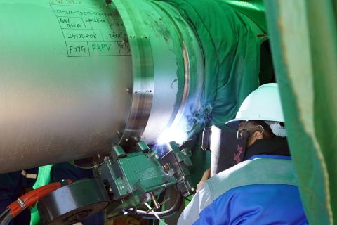 Фото-репортаж: НЗМУ приступил к сварке технологических трубопроводов