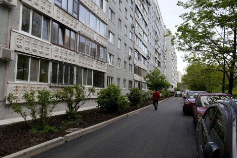 Фото-репортаж: Отремонтированные дворы принимают жители Владивостока
