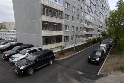 Фото-репортаж: Отремонтированные дворы принимают жители Владивостока