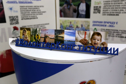 Фото-репортаж: Волонтеры Конституции работают на избирательных участках во Владивостоке