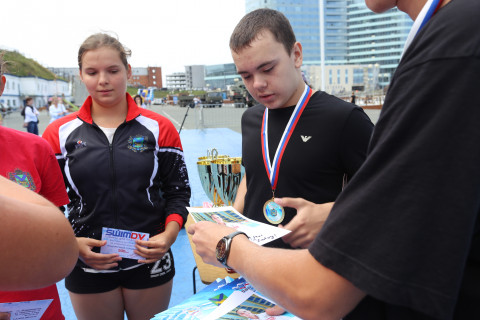 Фото-репортаж: Кубок губернатора вручили в Приморье юным пловцам на открытой воде
