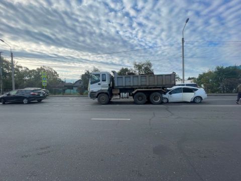 Фото-репортаж: Водитель "Приуса" погиб под самосвалом в Приморье