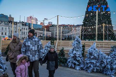 Фото-репортаж: Не мэр, а праздник: Константин Шестаков преобразил Владивосток к Новому году