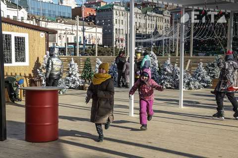 Фото-репортаж: Не мэр, а праздник: Константин Шестаков преобразил Владивосток к Новому году