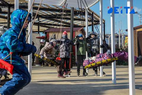 Фото-репортаж: Не мэр, а праздник: Константин Шестаков преобразил Владивосток к Новому году