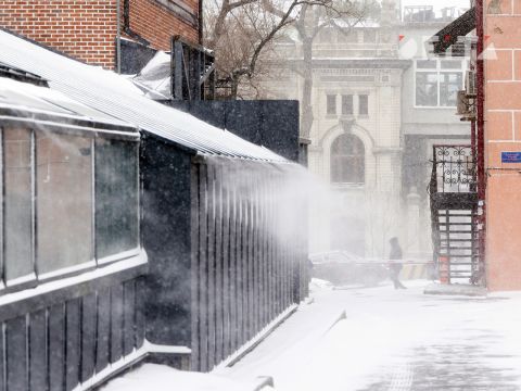 Фото-репортаж: Первый сильный снегопад сезона накрыл Владивосток - фоторепортаж