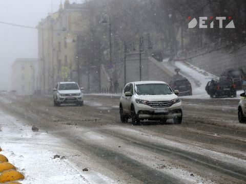 Фото-репортаж: Первый сильный снегопад сезона накрыл Владивосток - фоторепортаж