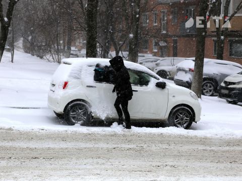 Фото-репортаж: Первый сильный снегопад сезона накрыл Владивосток - фоторепортаж
